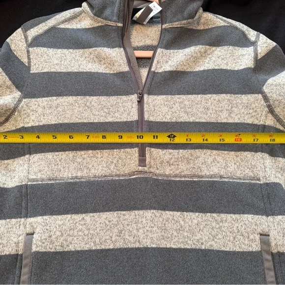 Patagonia Zip-Up 1/2 zip in dark Gray and light grey Stripes kangaroo pocket - Picture 6 of 16